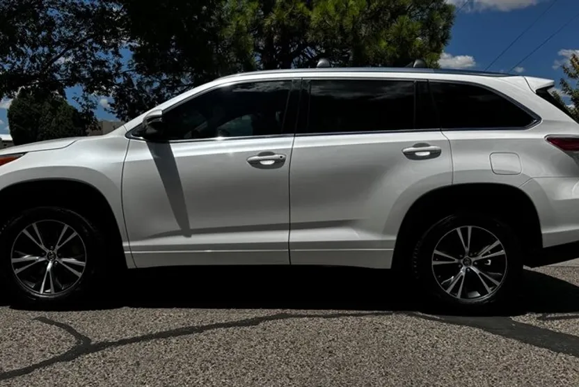 2016 Toyota Highlander XLE photo 1