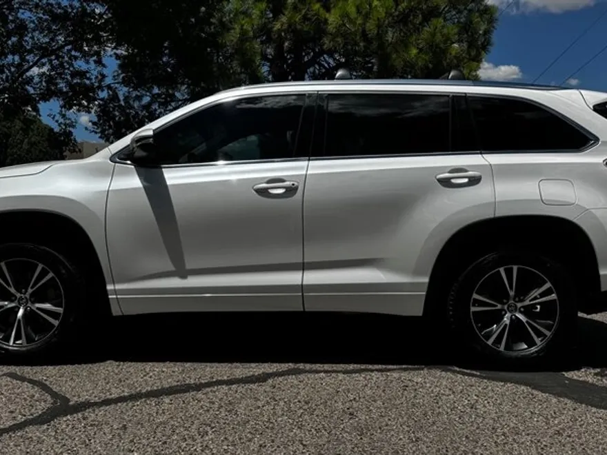 2016 Toyota Highlander XLE photo 1