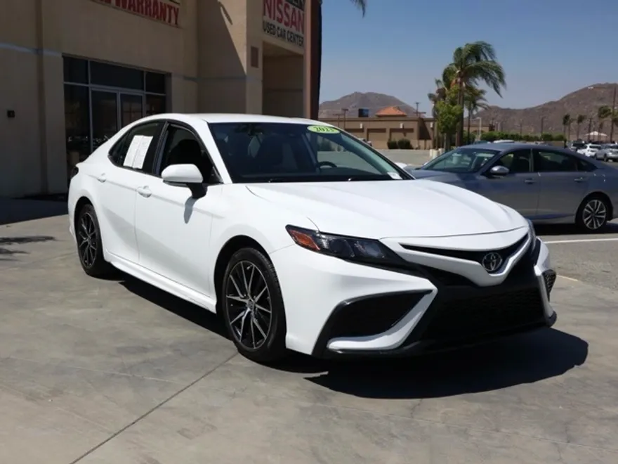 2023 Toyota Camry SE photo 1