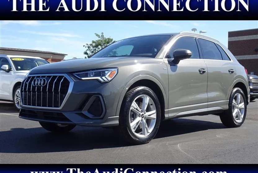 2022 Audi Q3 S line Premium Plus photo 1