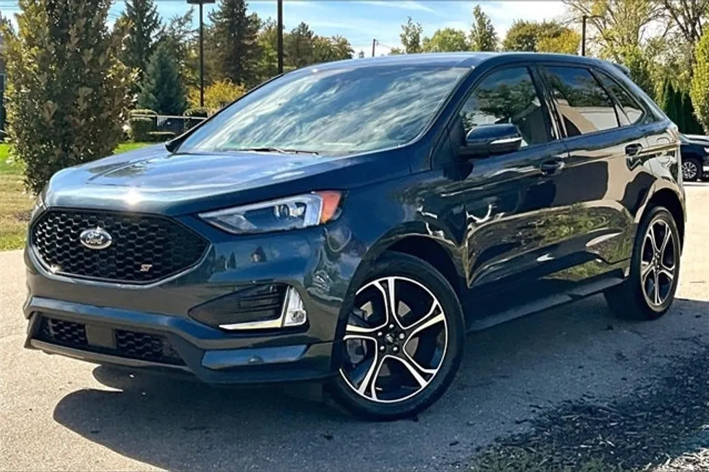 2022 Ford Edge ST photo 1