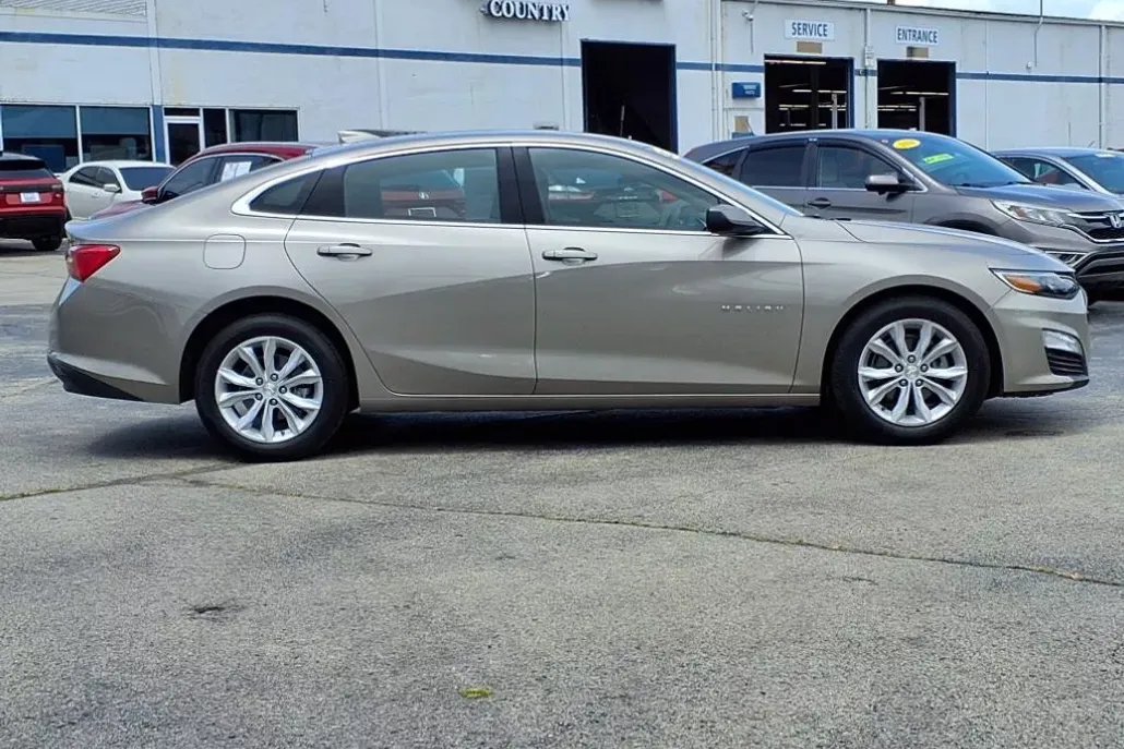 2024 Chevrolet Malibu 1LT photo 1