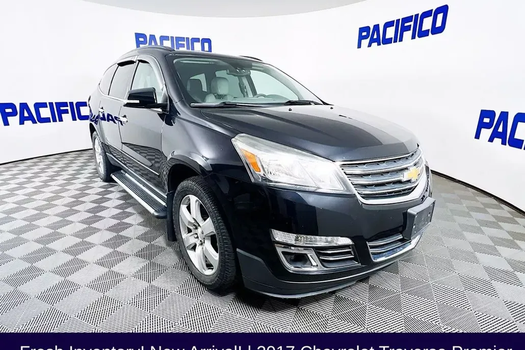 2017 Chevrolet Traverse Premier photo 1