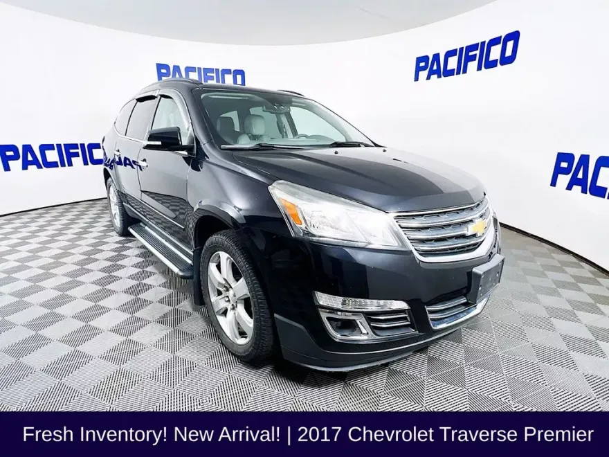 2017 Chevrolet Traverse Premier photo 1