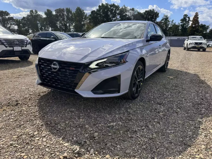 2025 Nissan Altima SR photo 1