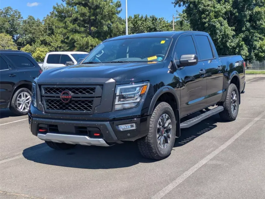 2024 Nissan Titan PRO-4X photo 1