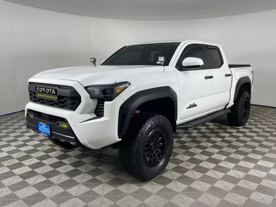 2024 Toyota Tacoma TRD Off-Road photo 1