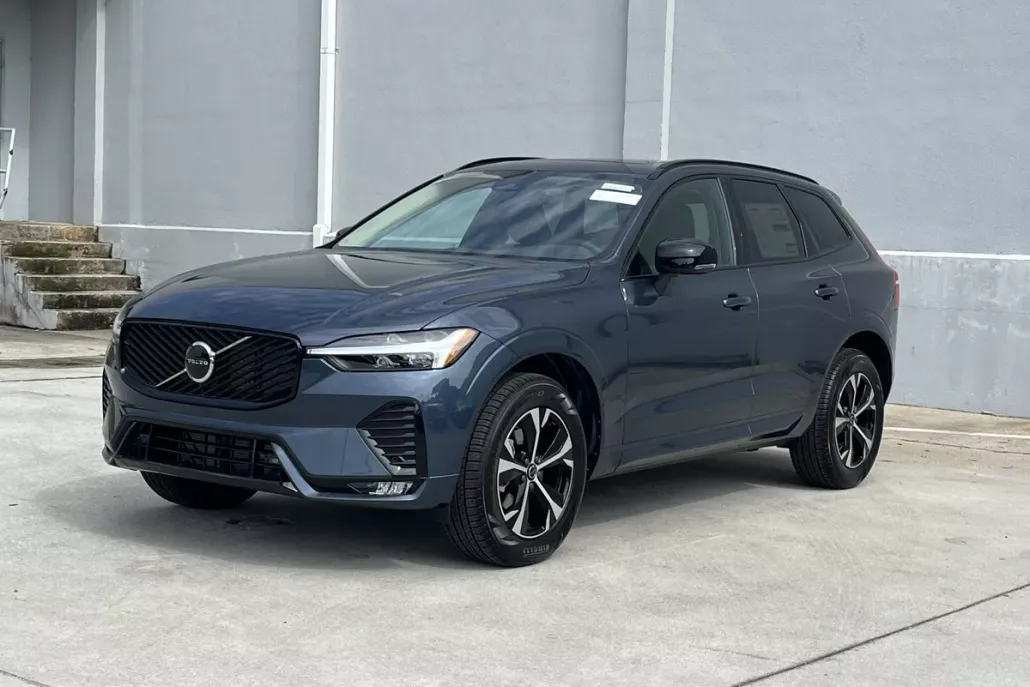 2026 Volvo XC60 B5 Core photo 1