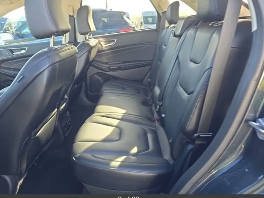 2022 Ford Edge Titanium photo 8