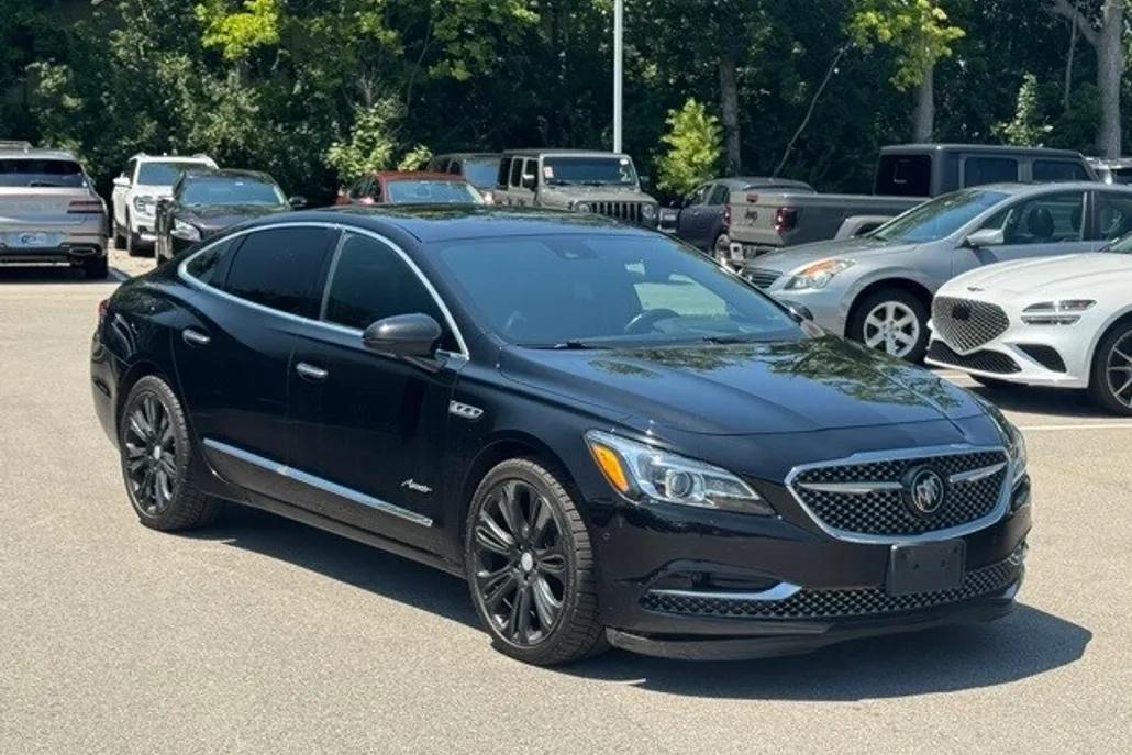 2018 Buick LaCrosse Avenir photo 1