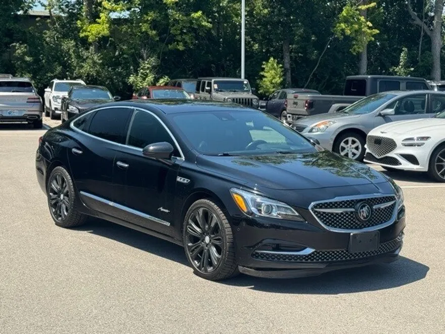2018 Buick LaCrosse Avenir photo 1