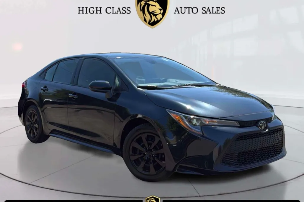2021 Toyota Corolla LE photo 1