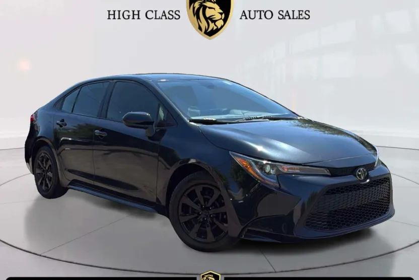 2021 Toyota Corolla LE photo 1