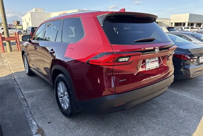 2024 Toyota Grand Highlander XLE photo 1
