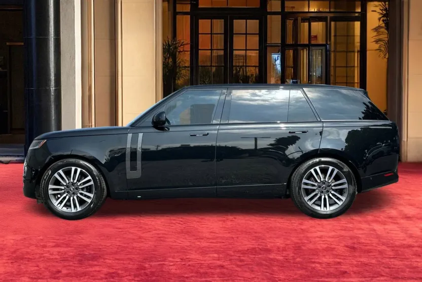 2025 Land Rover Range Rover SE photo 1
