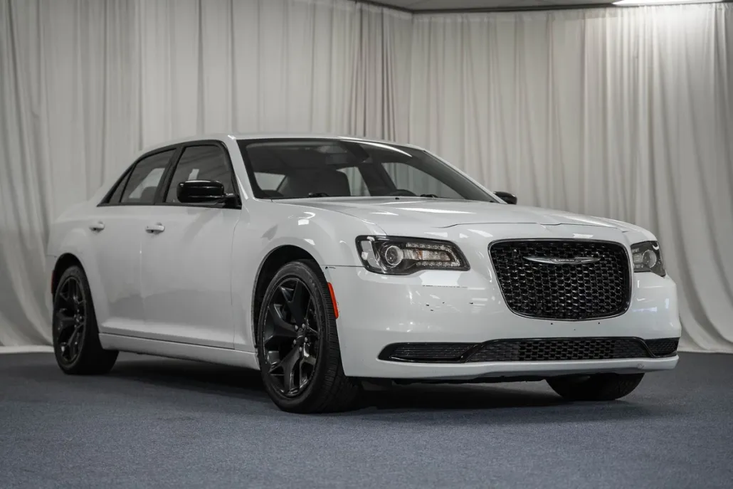 2021 Chrysler 300 Touring photo 1