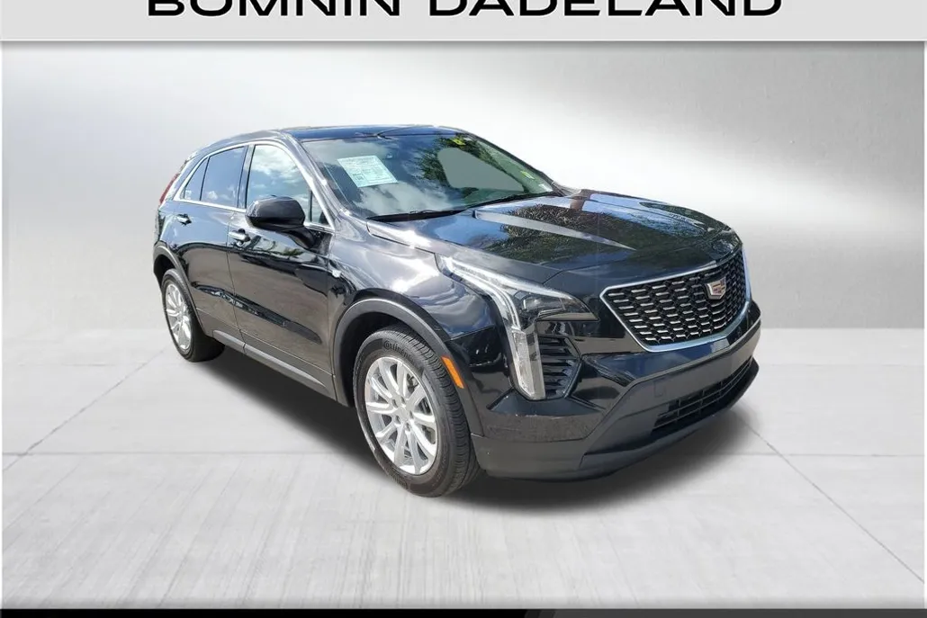2022 Cadillac XT4 Luxury photo 1