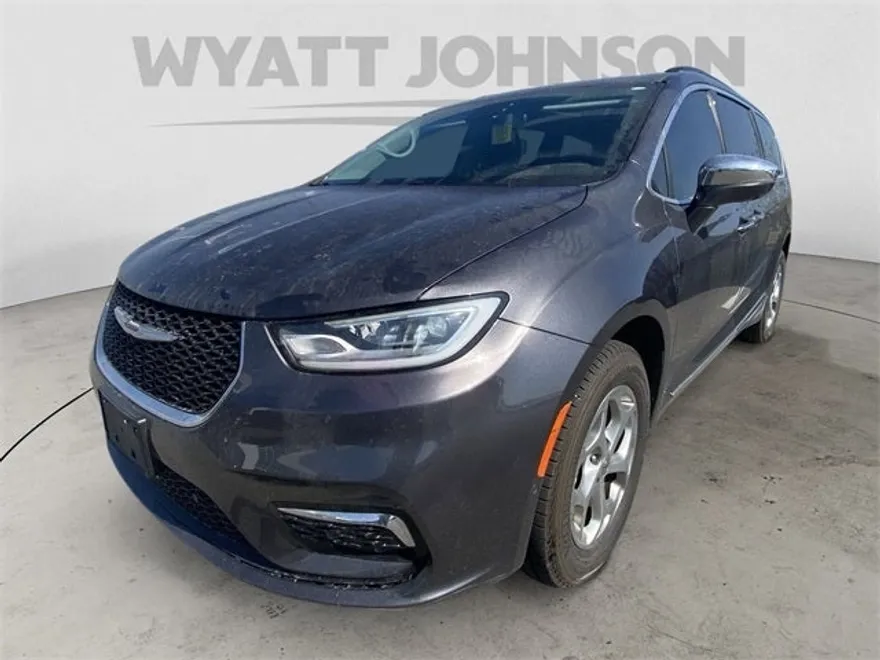 2022 Chrysler Pacifica Limited photo 1