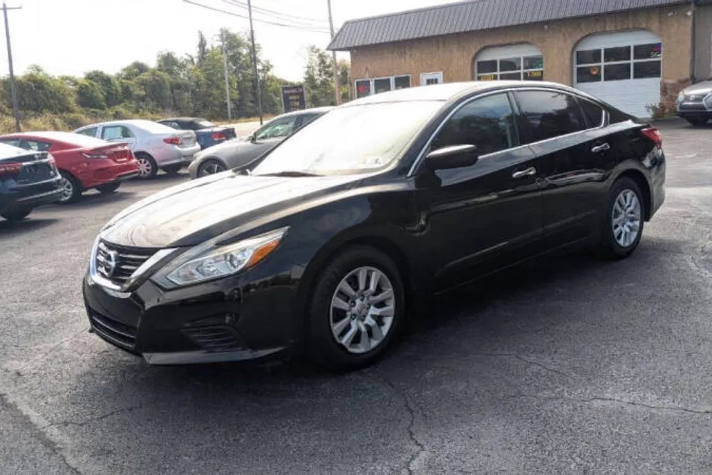 2017 Nissan Altima 2.5 SV photo 1