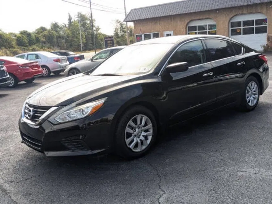 2017 Nissan Altima 2.5 SV photo 1