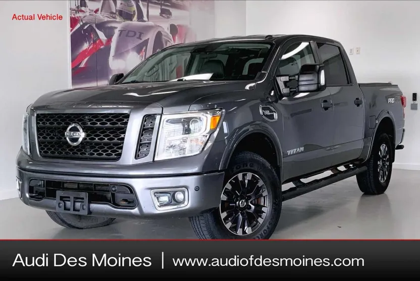 2017 Nissan Titan PRO-4X photo 1