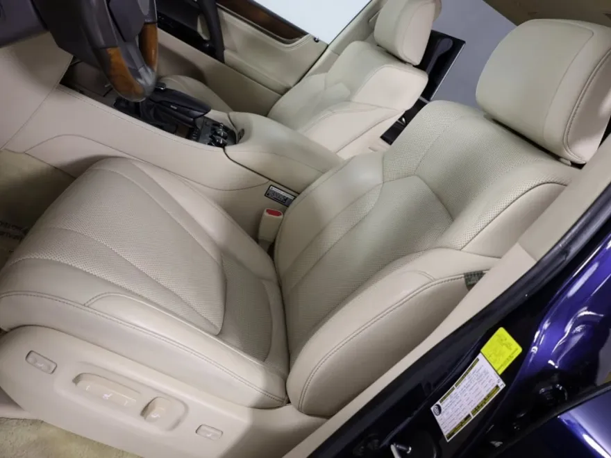 2017 Lexus LX 570 photo 8