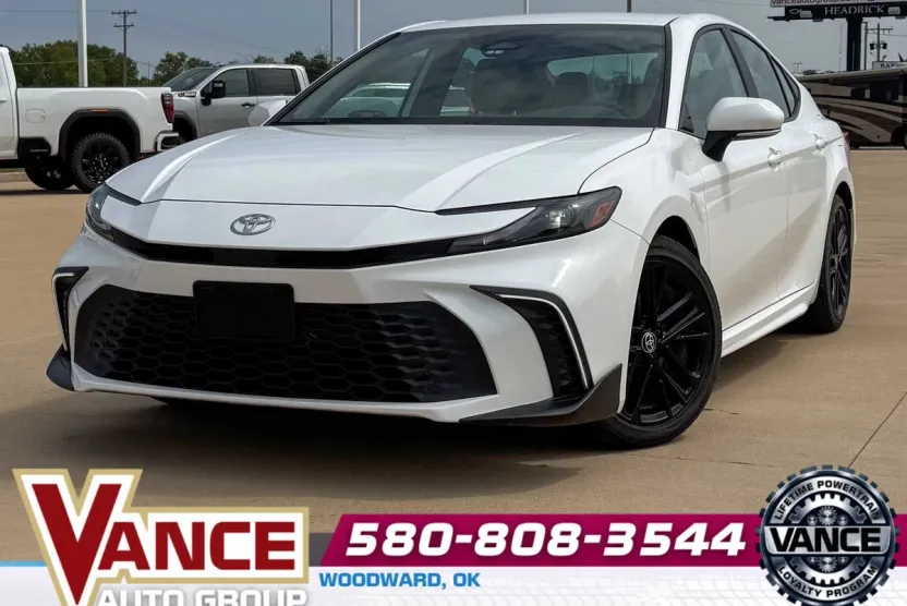 2025 Toyota Camry LE photo 1