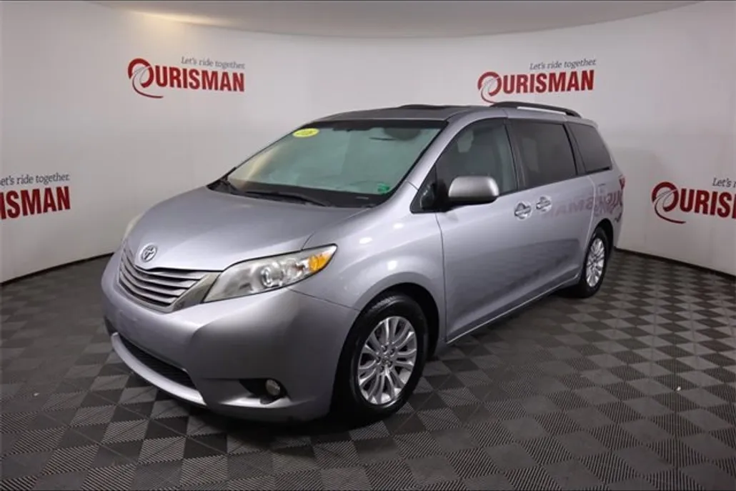 2016 Toyota Sienna XLE Premium photo 1