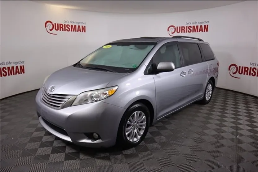2016 Toyota Sienna XLE Premium photo 1