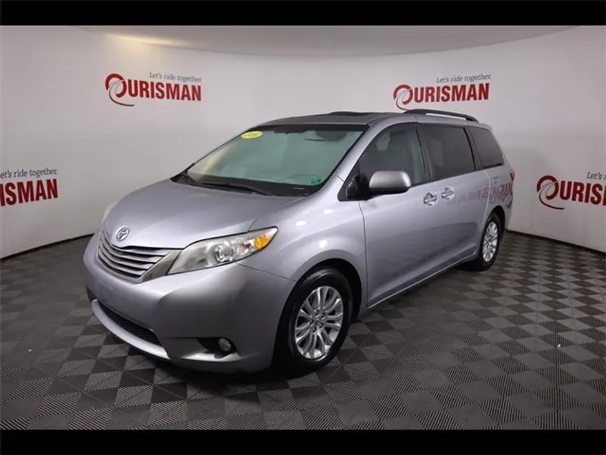 2016 Toyota Sienna XLE Premium photo 1