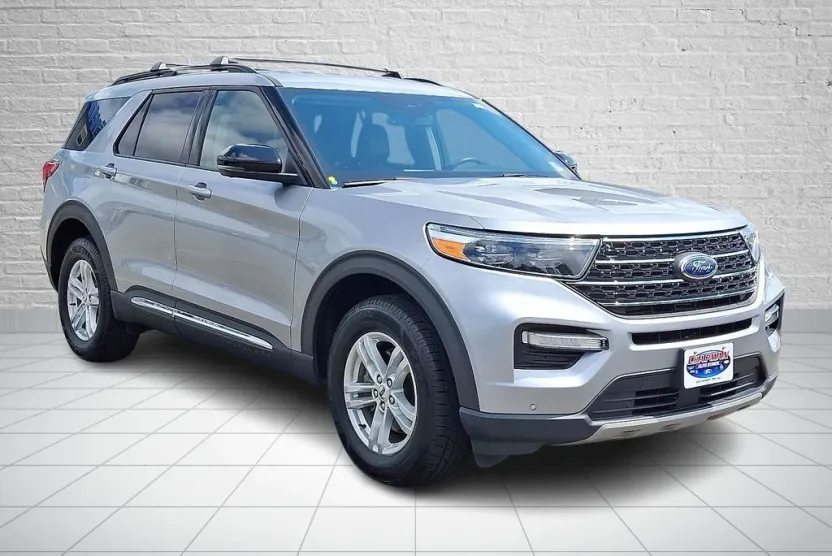 2022 Ford Explorer XLT photo 1