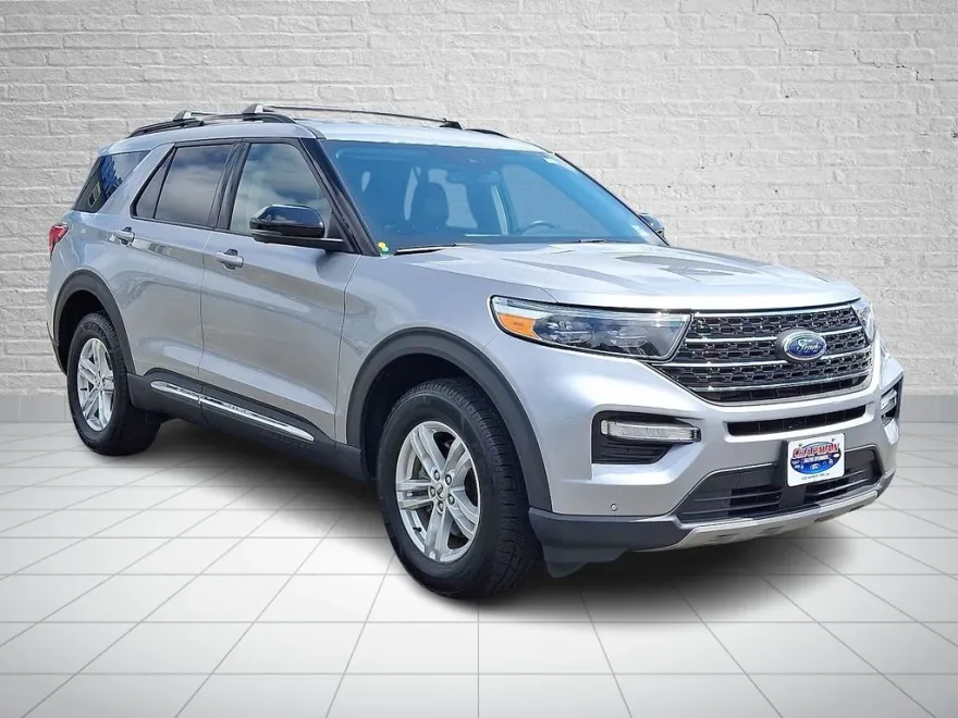 2022 Ford Explorer XLT photo 1