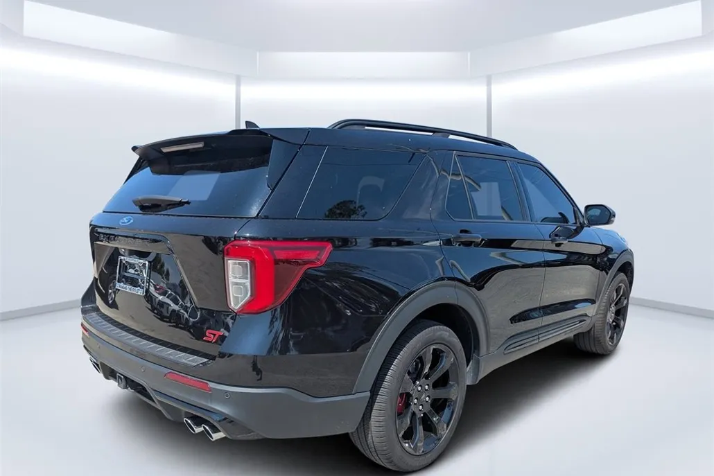 2024 Ford Explorer ST photo 1