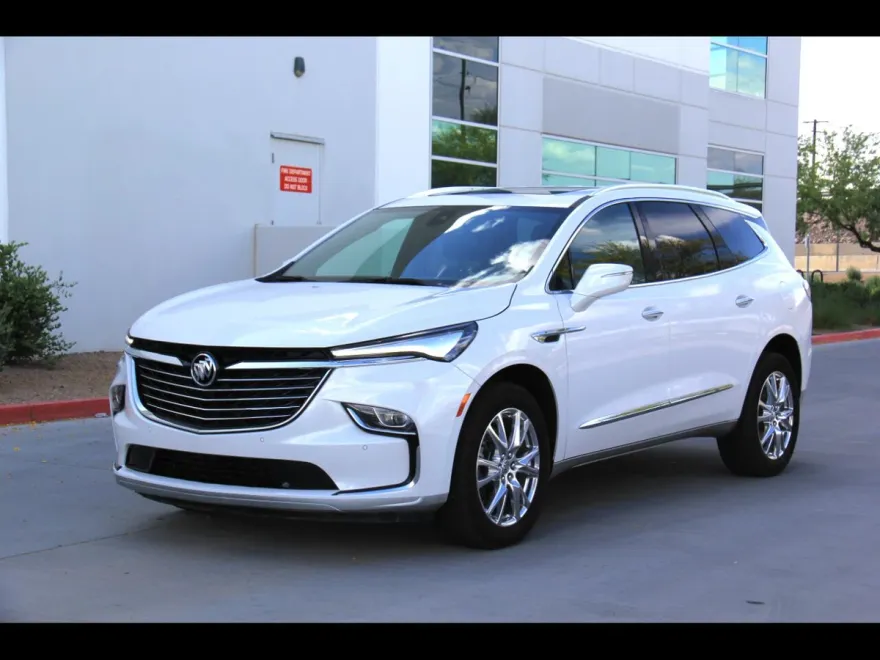 2024 Buick Enclave Essence photo 1