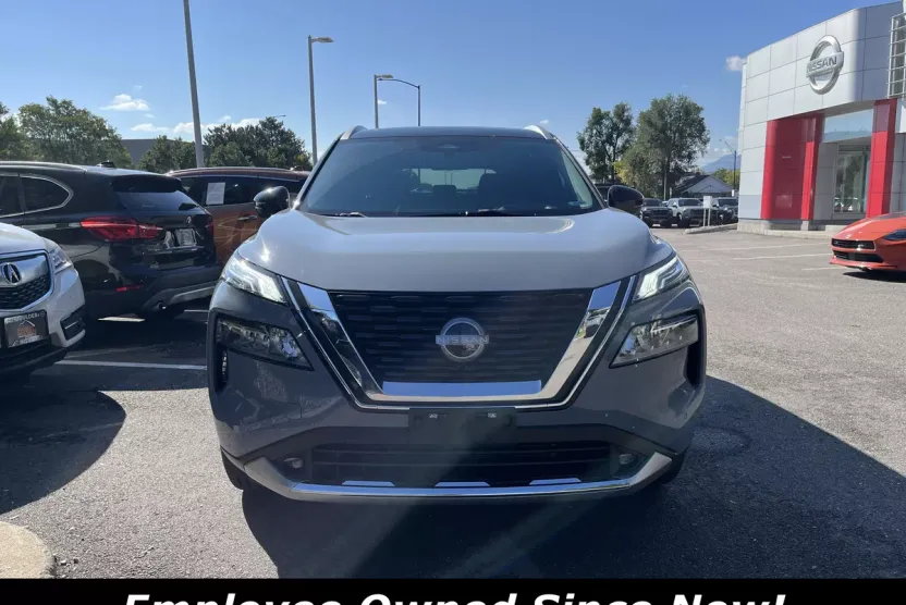 2022 Nissan Rogue Platinum photo 1