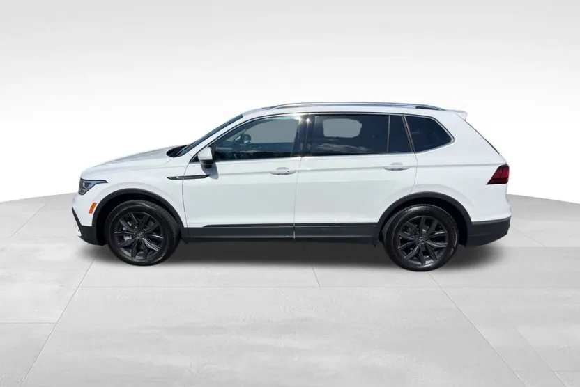 2022 Volkswagen Tiguan SE photo 1