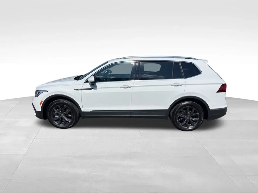 2022 Volkswagen Tiguan SE photo 1