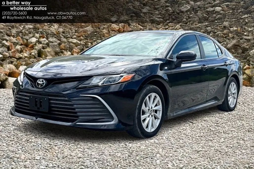 2023 Toyota Camry LE photo 1