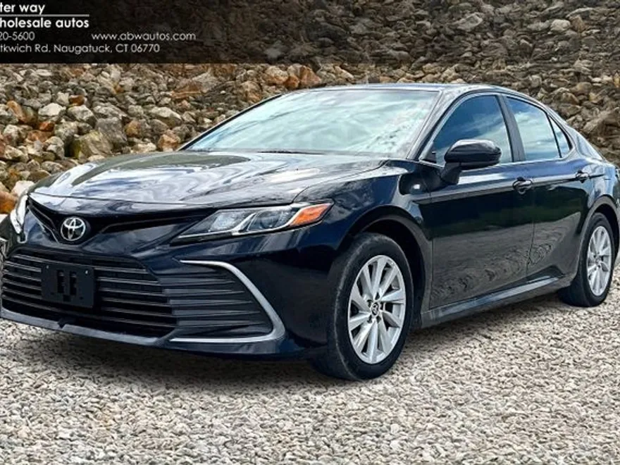 2023 Toyota Camry LE photo 1