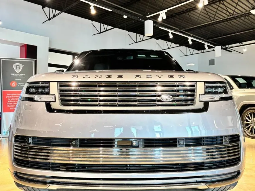 2023 Land Rover Range Rover SV photo 1