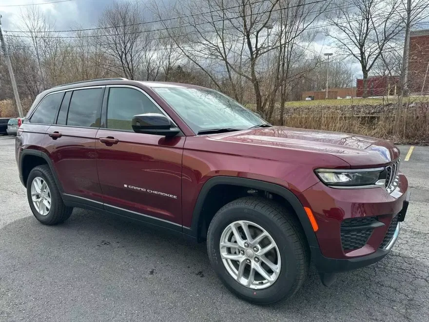 2025 Jeep Grand Cherokee Laredo X photo 1