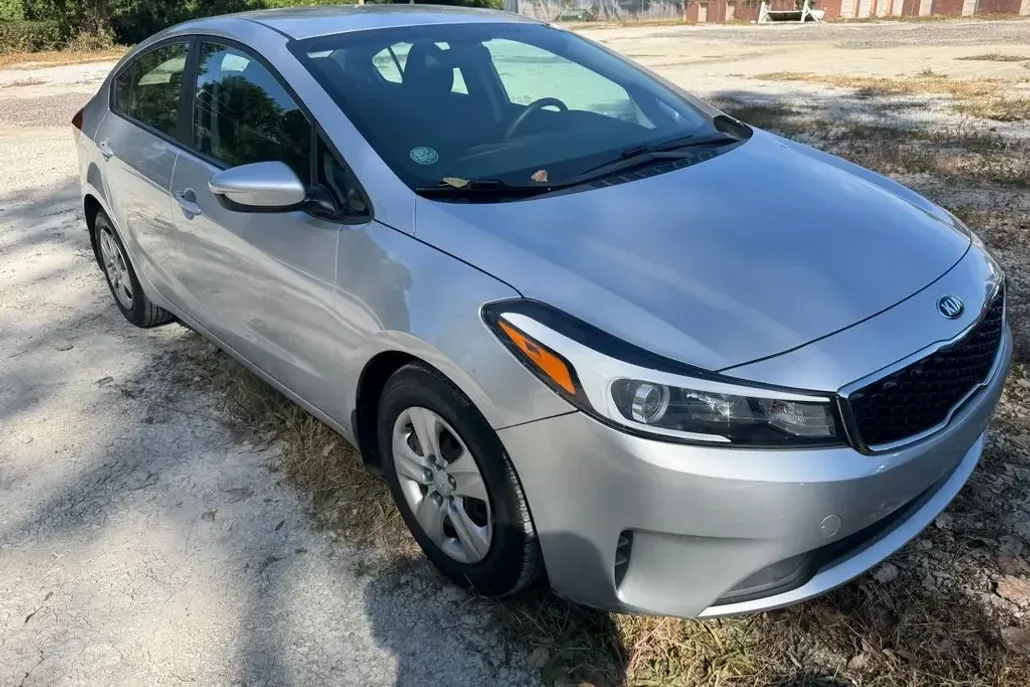 2017 Kia Forte LX Base photo 1