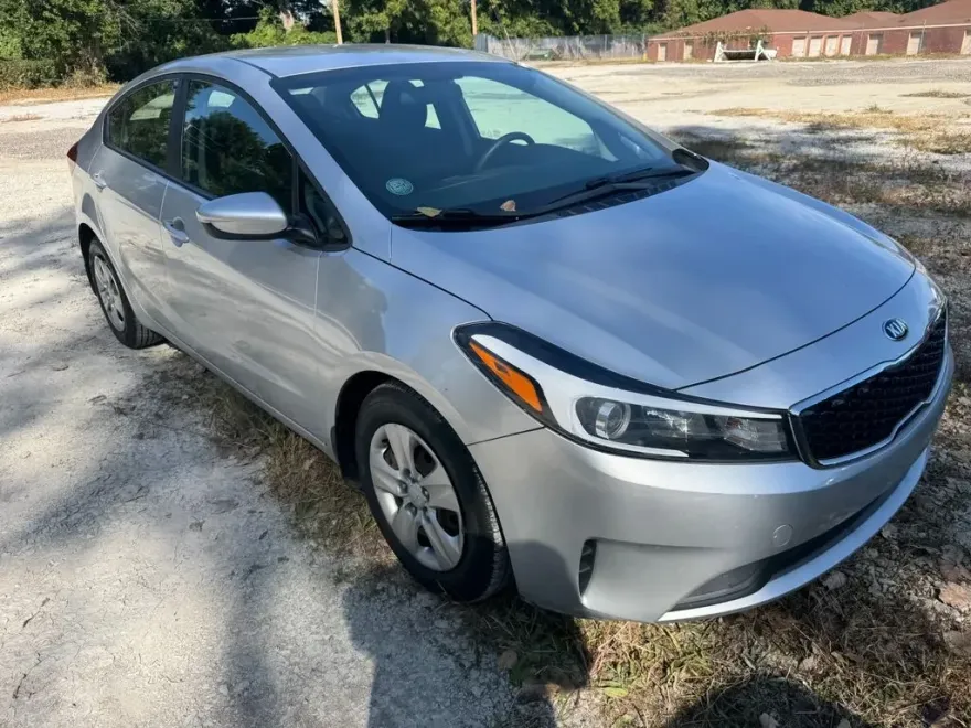 2017 Kia Forte LX Base photo 1