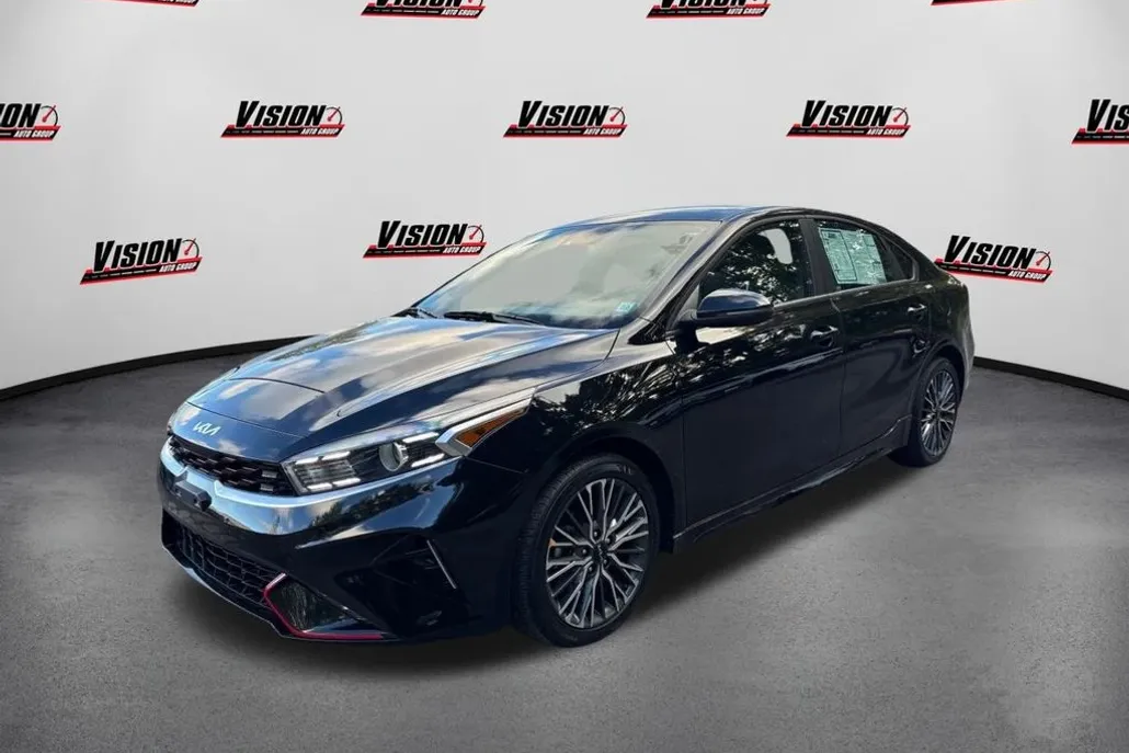 2023 Kia Forte GT-Line photo 1