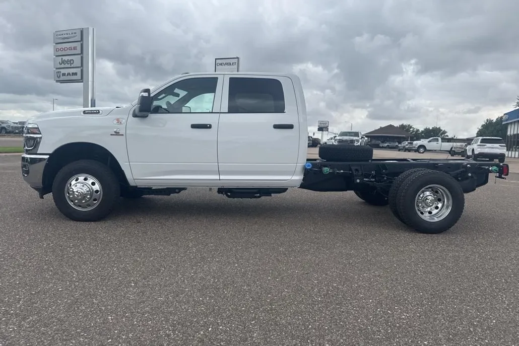 2025 Ram 3500 Tradesman photo 1