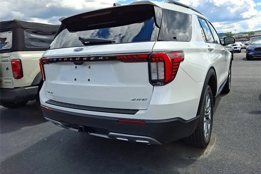 2025 Ford Explorer photo 1