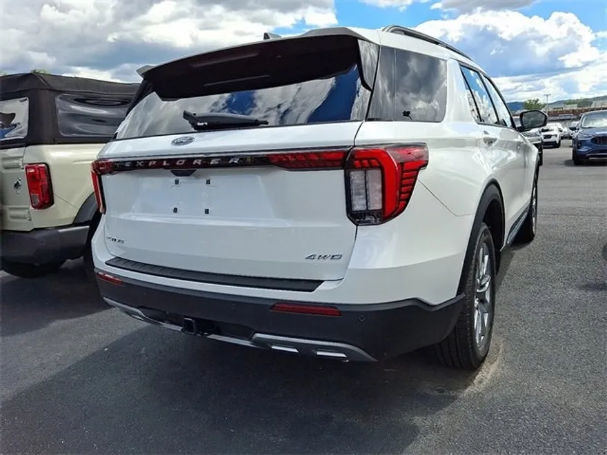 2025 Ford Explorer photo 1
