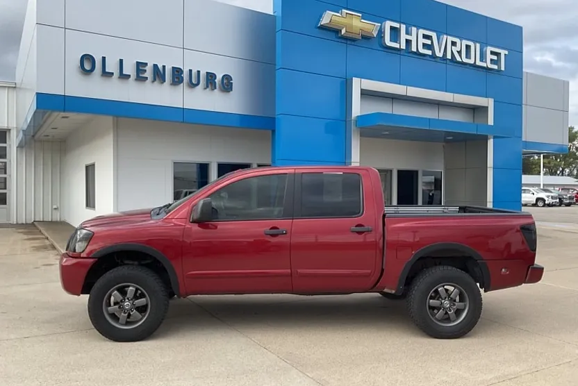 2015 Nissan Titan Crew Cab PRO-4X photo 1
