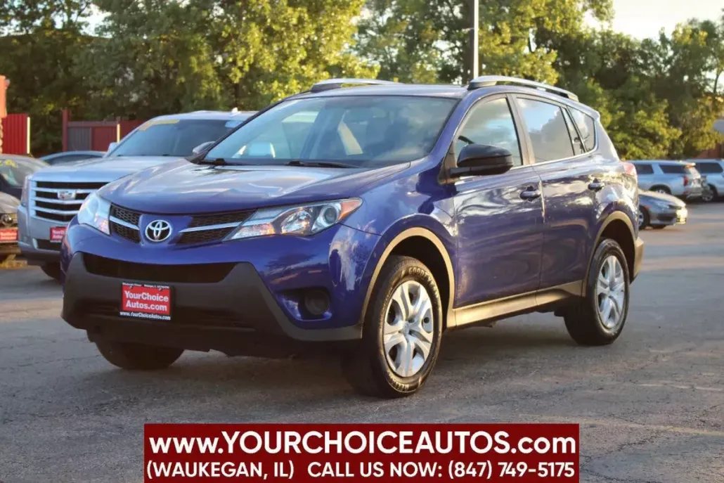 2015 Toyota RAV4 LE photo 1