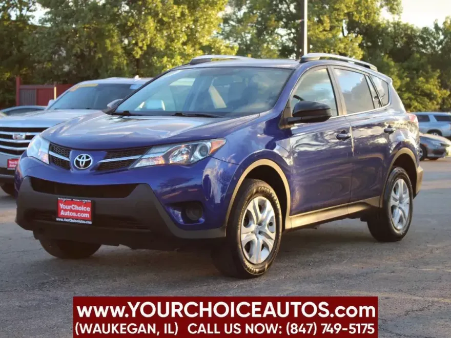 2015 Toyota RAV4 LE photo 1